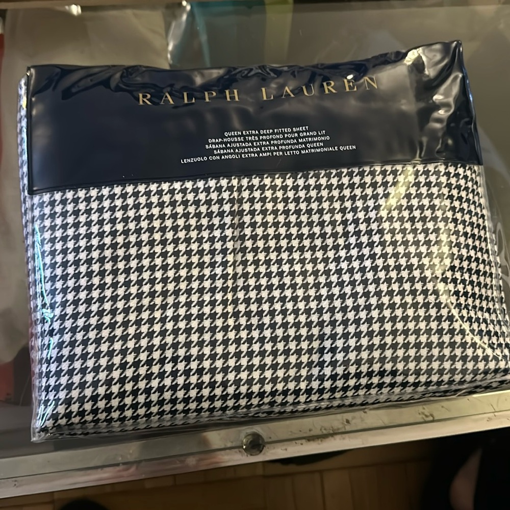 NWT! Ralph Lauren screening room, Mattea, extra deep queen size fitted sheet.